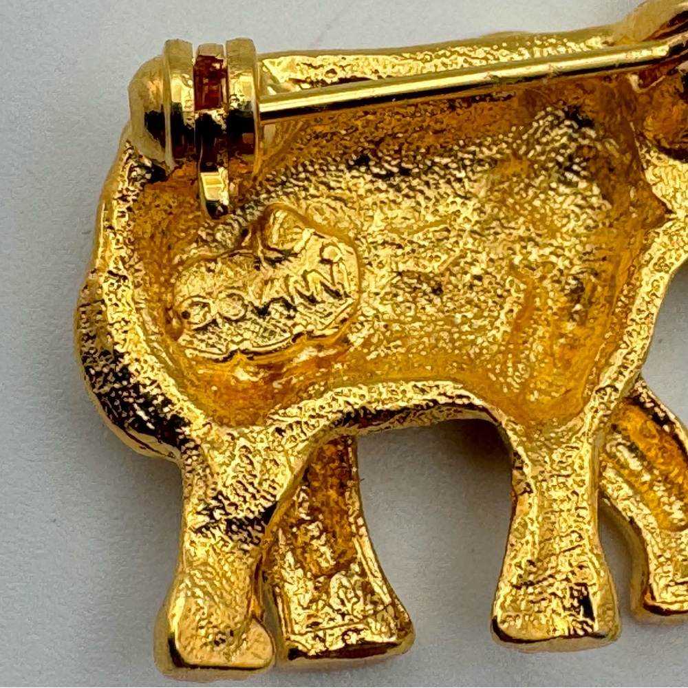 Giovanni Gold Tone Elephant Rhinestone Brooch - Picture 6 of 9